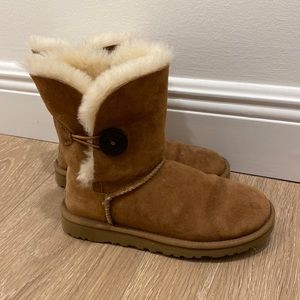 UGG Bailey Button Boots Size 5